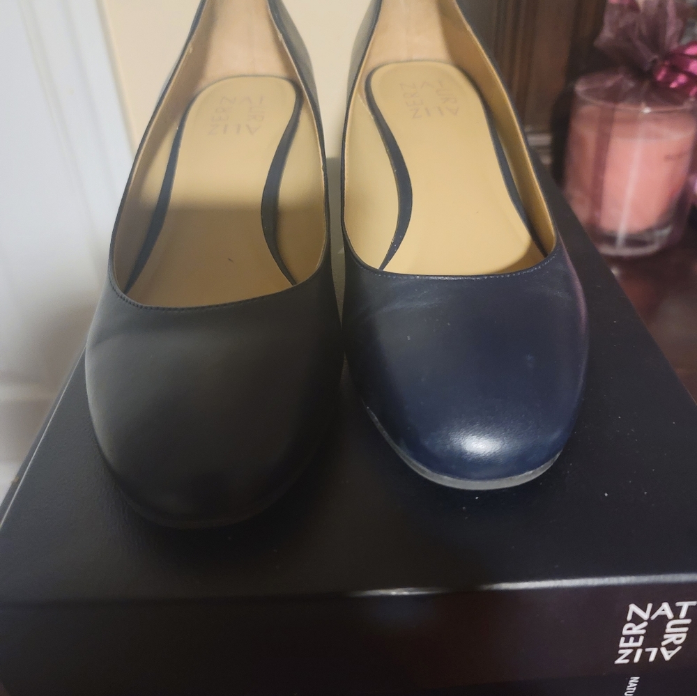 Brand:Naturalizer Pumps Color: Navy blue,  Size 7M